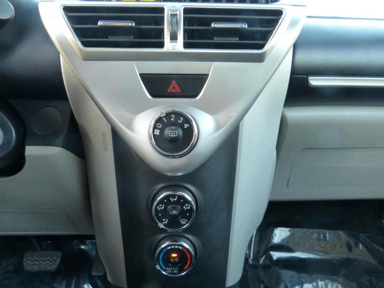 Scion iQ 3-Door Hatchback AT 2013 Scion iQ 3-Door Hatchback AT 2013