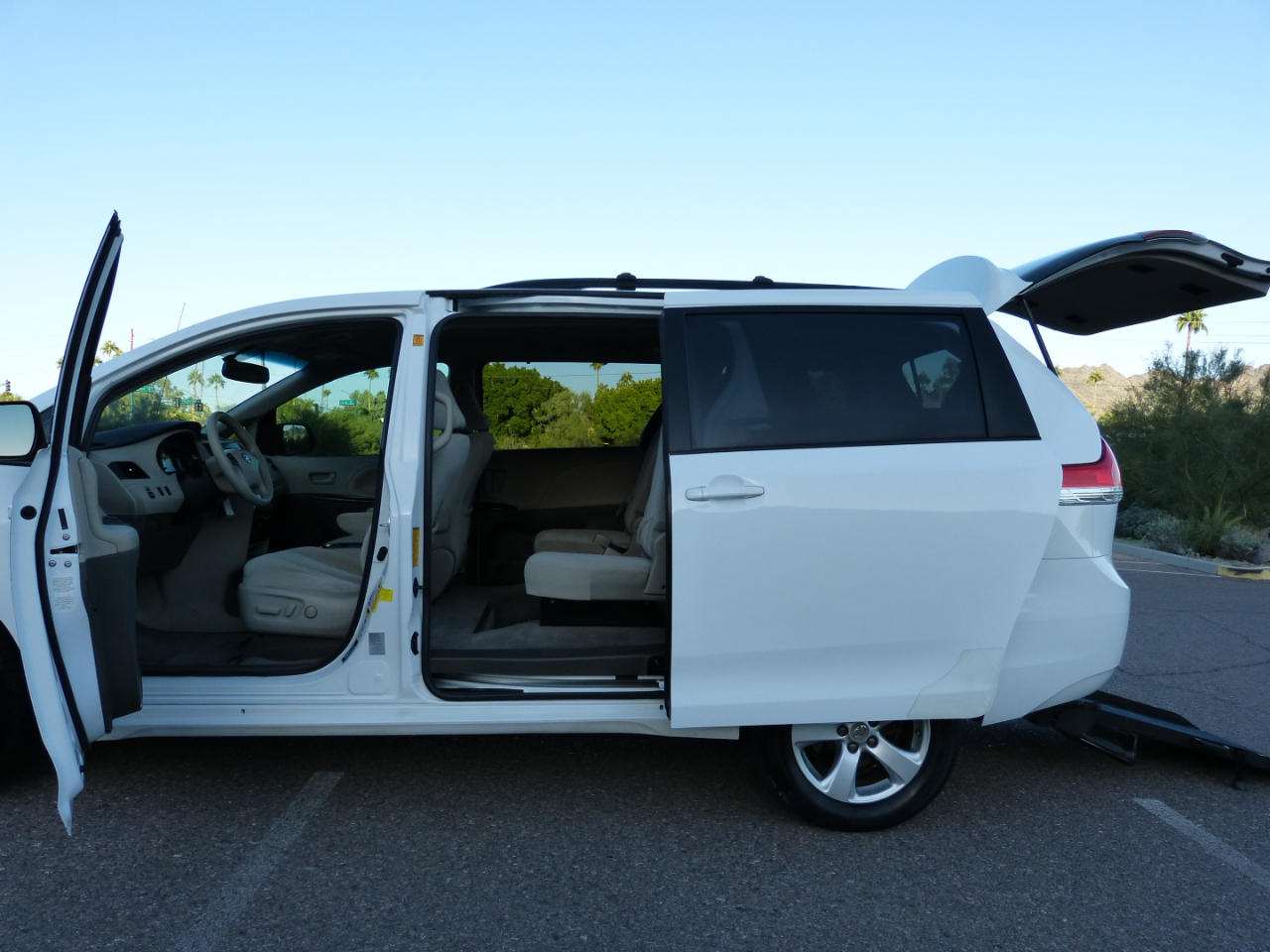 Toyota Sienna  2012 Toyota Sienna  2012