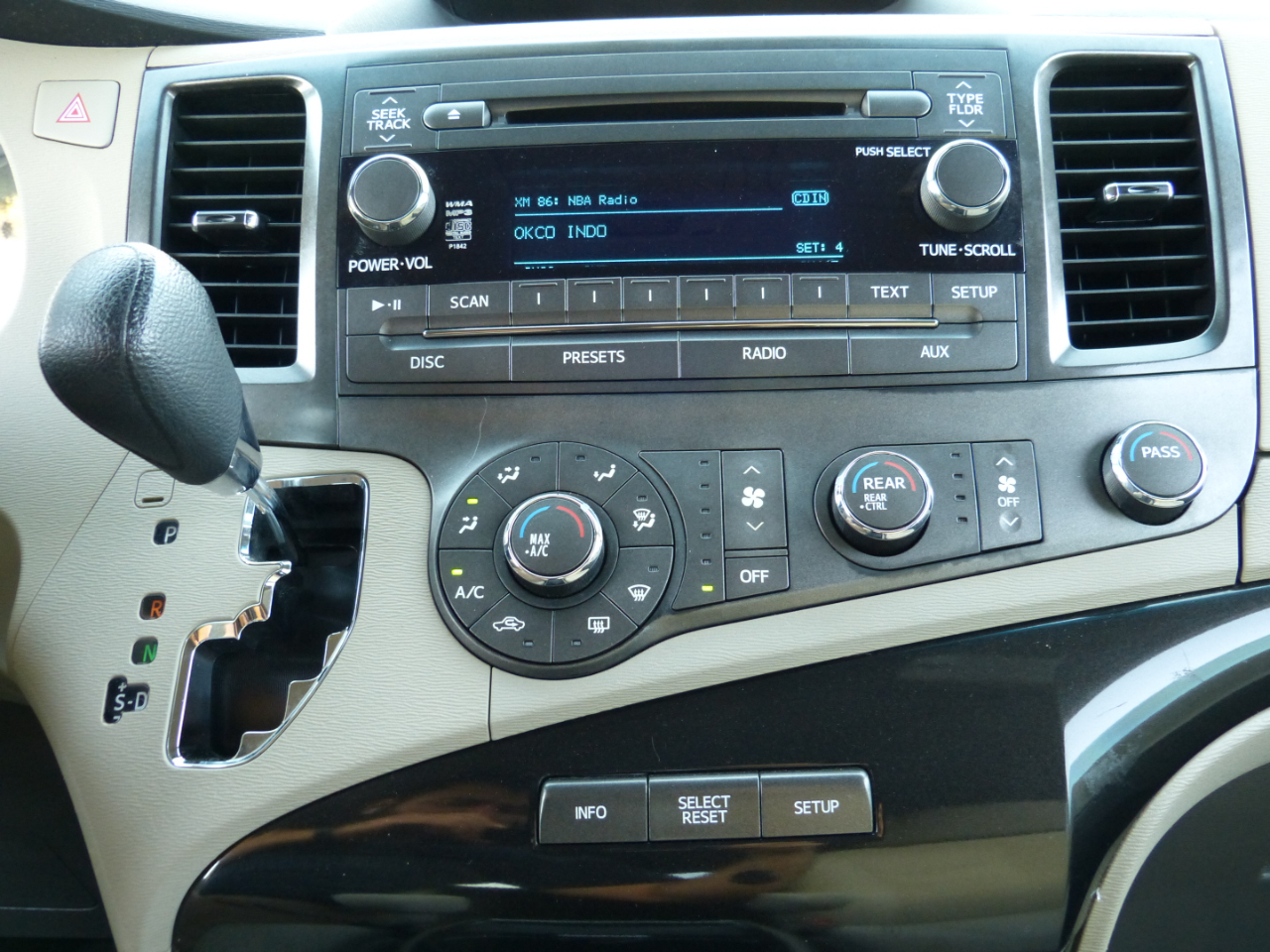 Toyota Sienna  2012 Toyota Sienna  2012