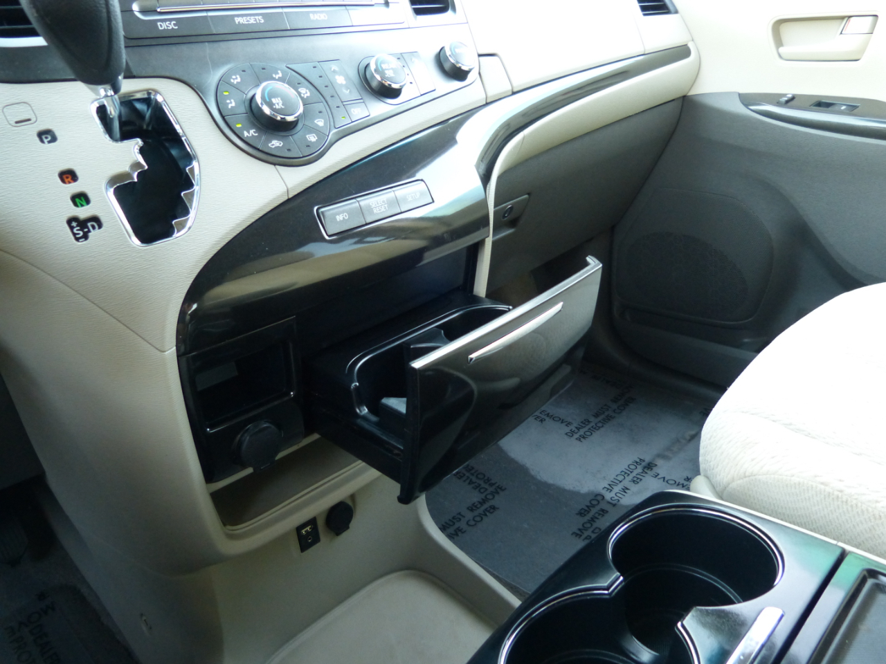 Toyota Sienna  2012 Toyota Sienna  2012