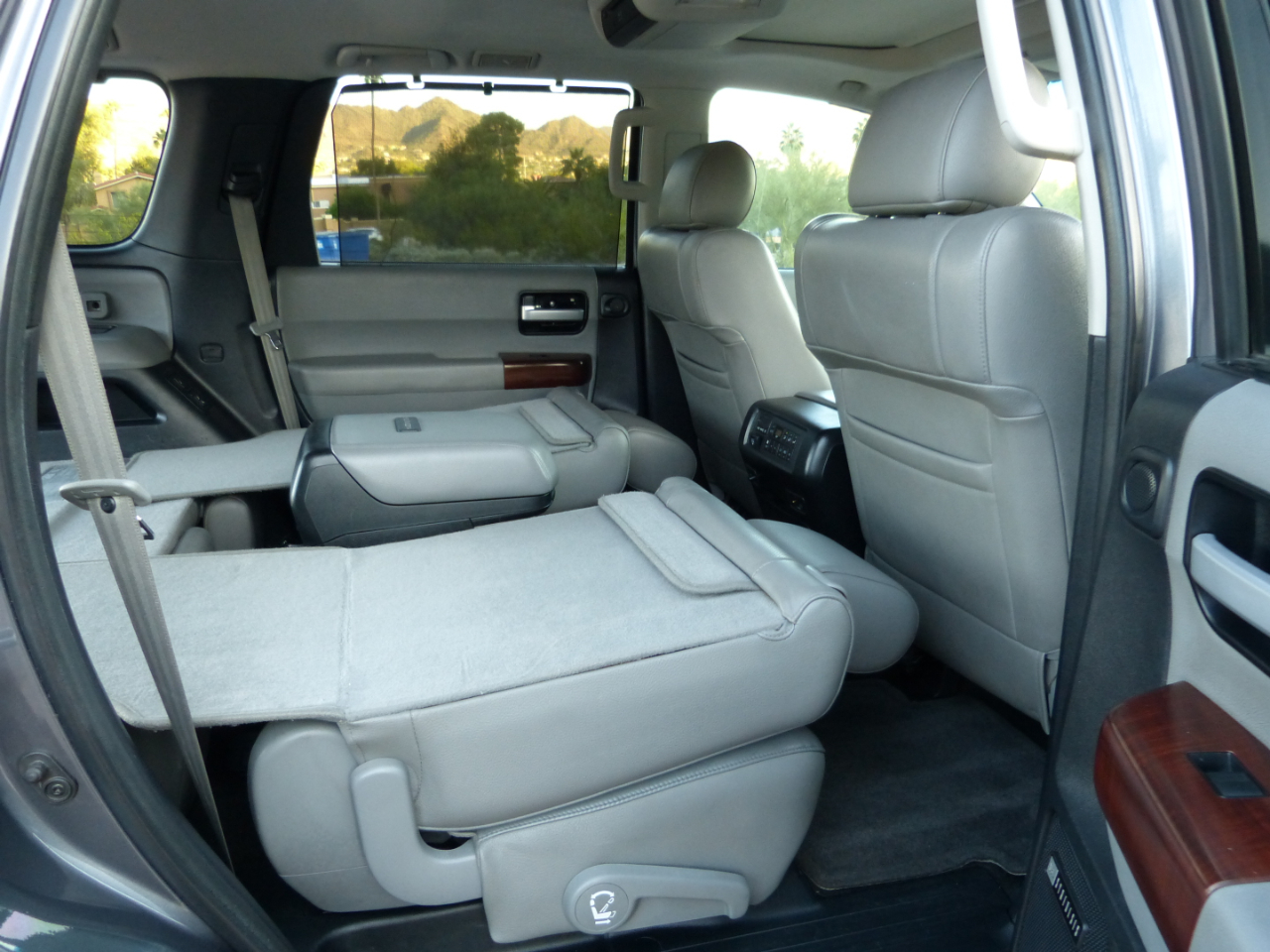 Toyota Sequoia Plantium 2WD 2014 Toyota Sequoia Plantium 2WD 2014