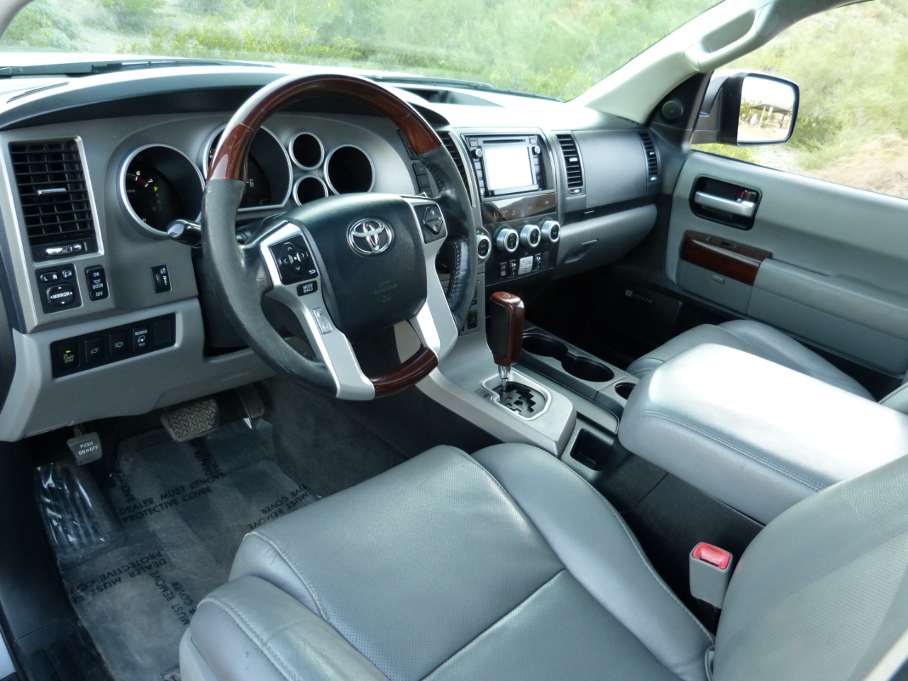 Toyota Sequoia Plantium 2WD 2014 Toyota Sequoia Plantium 2WD 2014