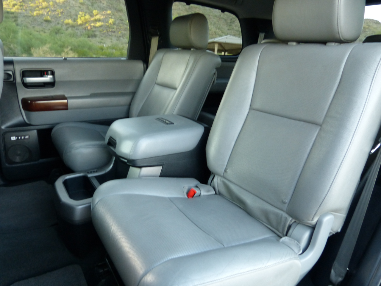 Toyota Sequoia Plantium 2WD 2014 Toyota Sequoia Plantium 2WD 2014