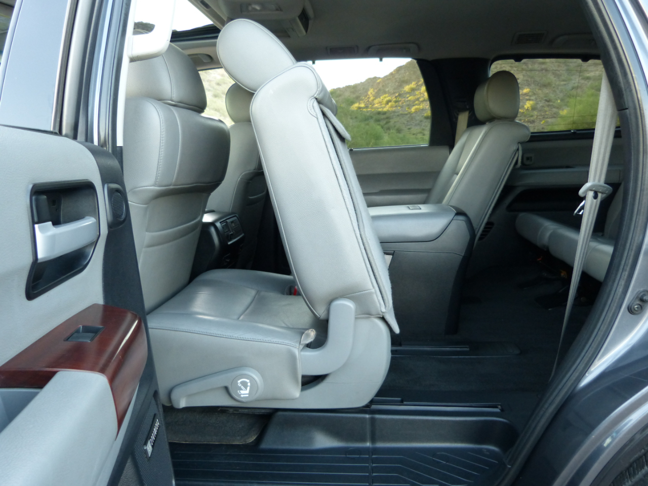 Toyota Sequoia Plantium 2WD 2014 Toyota Sequoia Plantium 2WD 2014