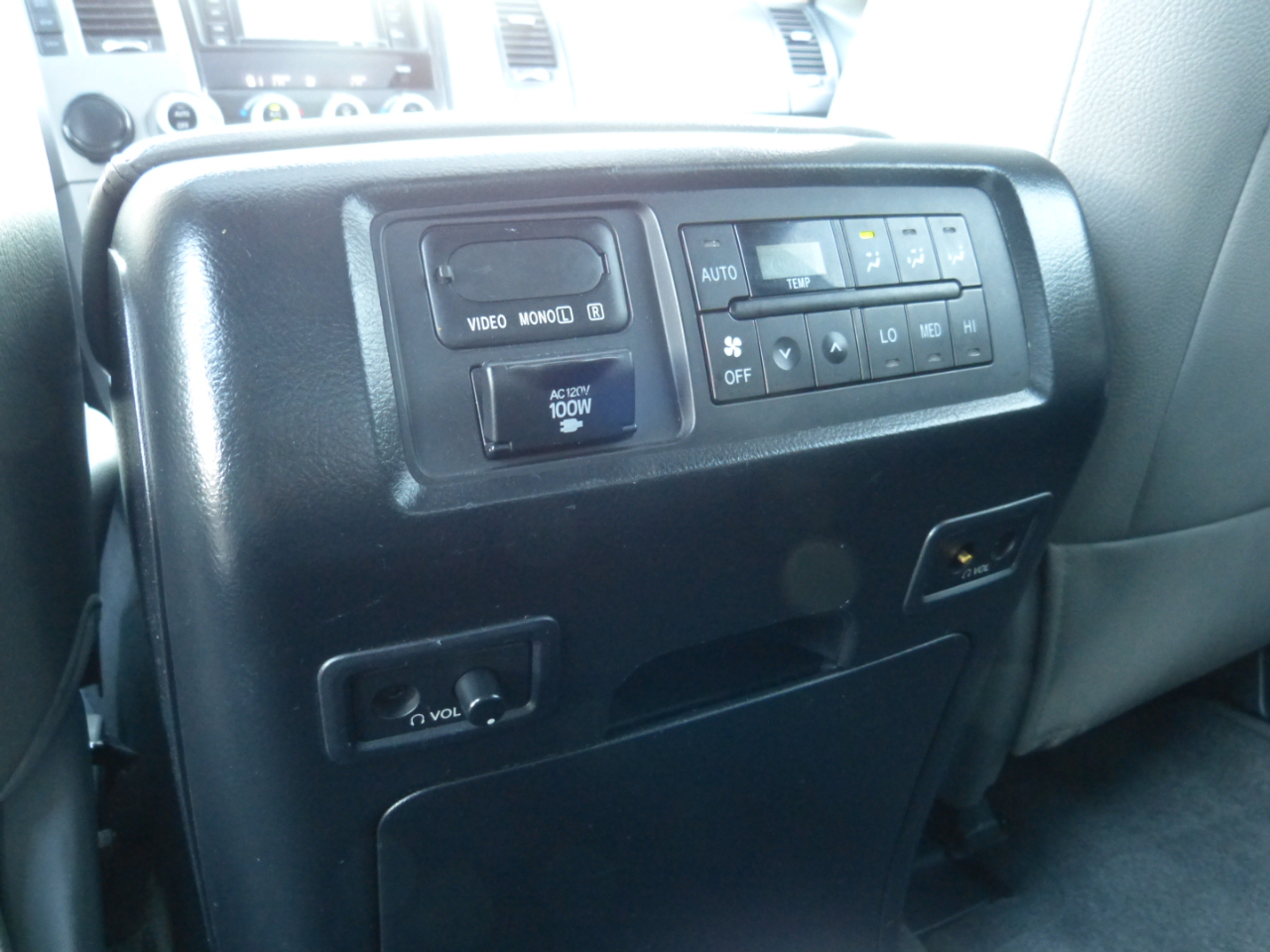 Toyota Sequoia Plantium 2WD 2014 Toyota Sequoia Plantium 2WD 2014