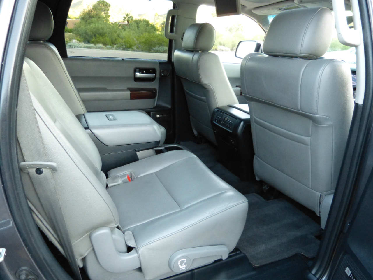 Toyota Sequoia Plantium 2WD 2014 Toyota Sequoia Plantium 2WD 2014