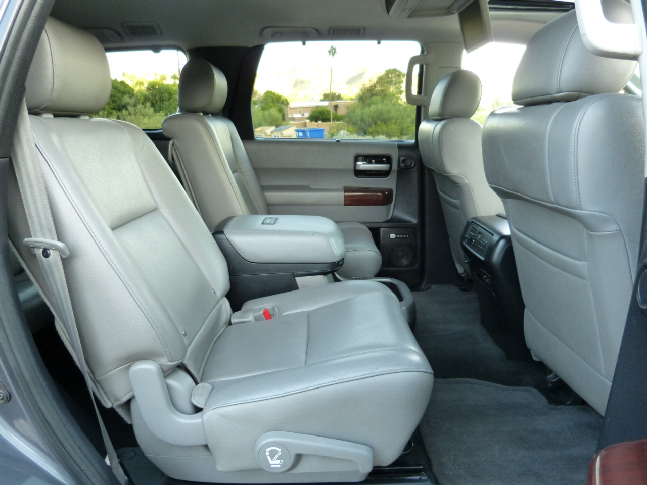 Toyota Sequoia Plantium 2WD 2014 Toyota Sequoia Plantium 2WD 2014