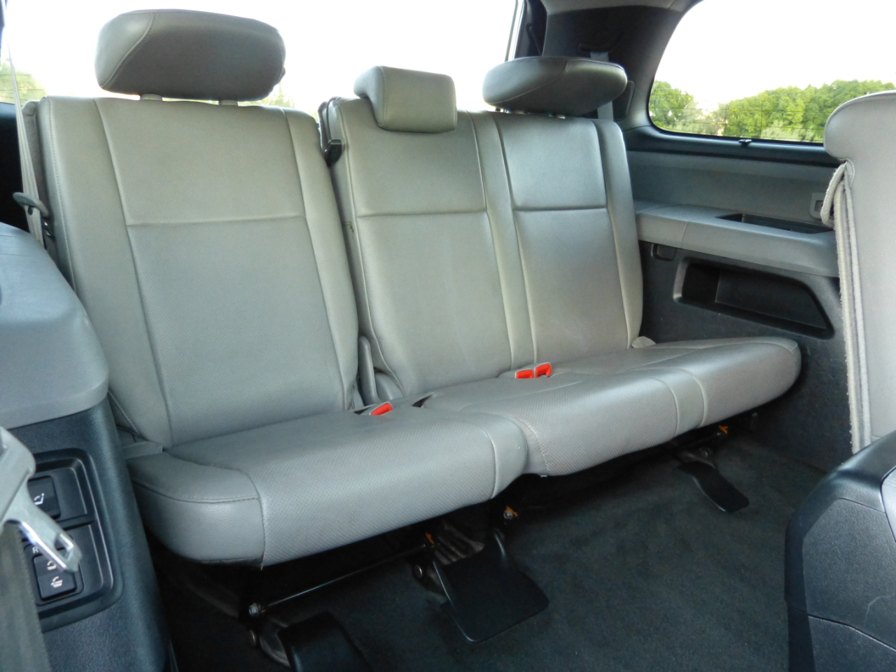 Toyota Sequoia Plantium 2WD 2014 Toyota Sequoia Plantium 2WD 2014