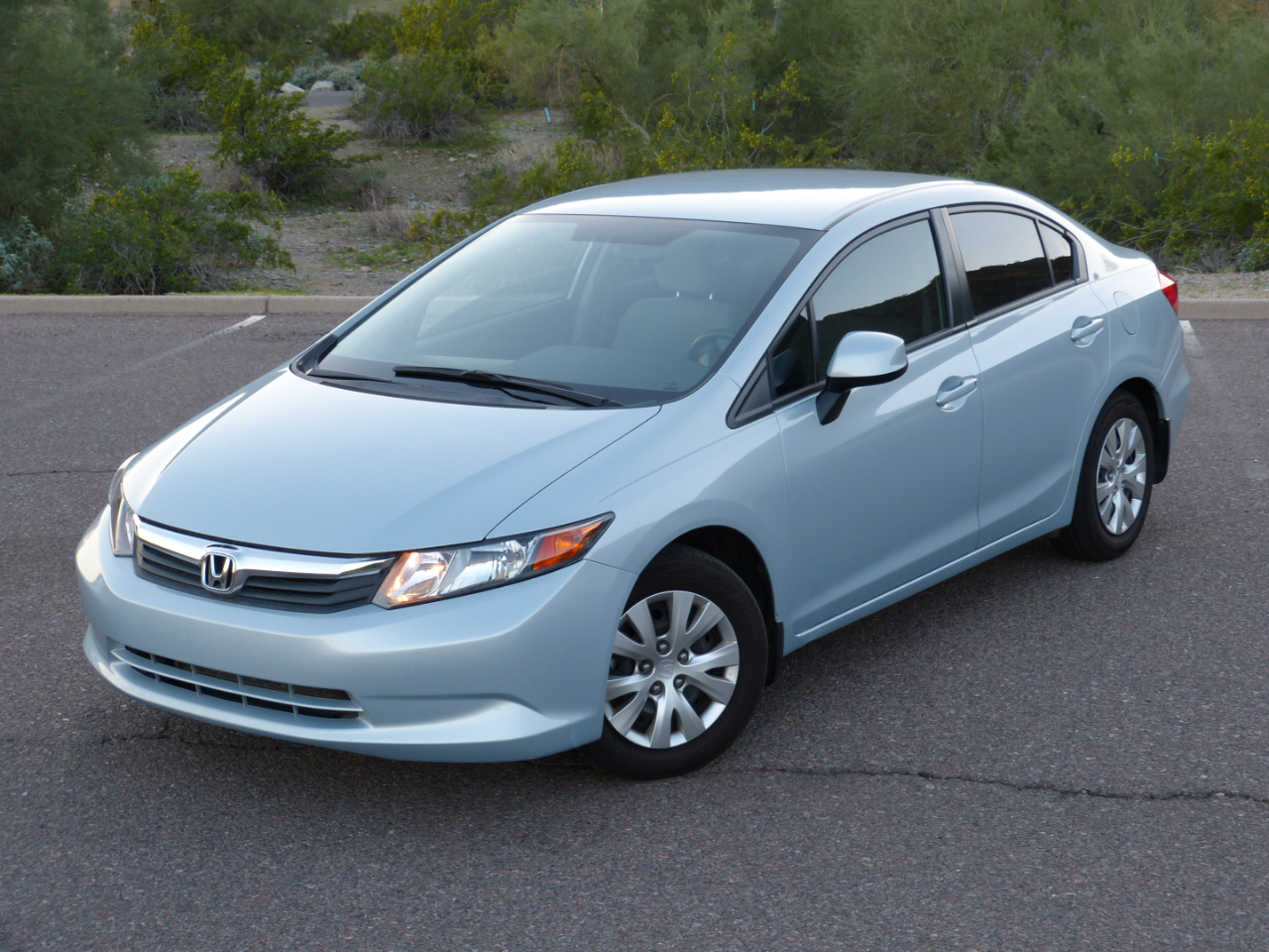 Honda Civic LX Sedan 5-Speed AT 2012 Honda Civic LX Sedan 5-Speed AT 2012