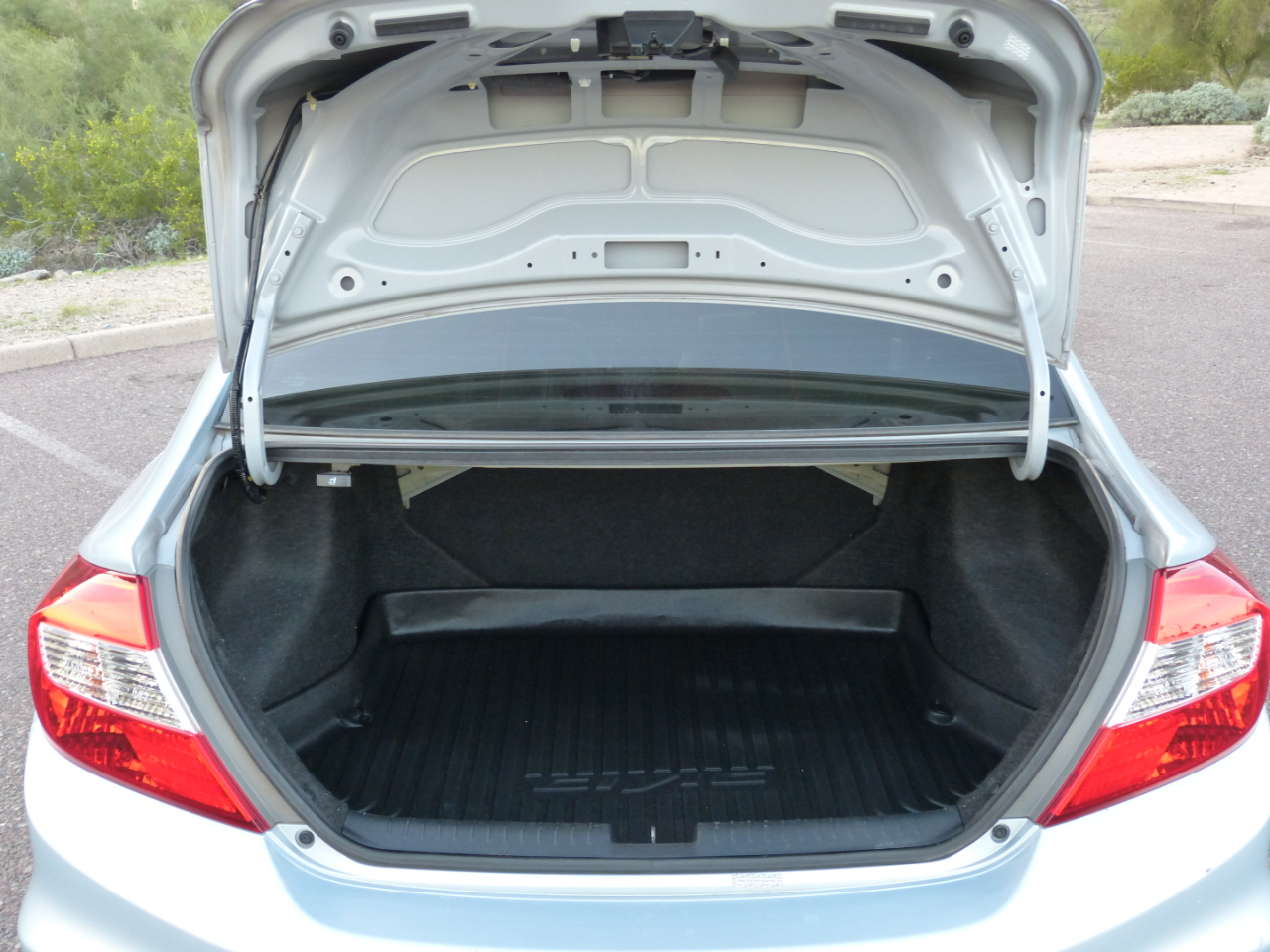 Honda Civic LX Sedan 5-Speed AT 2012 Honda Civic LX Sedan 5-Speed AT 2012