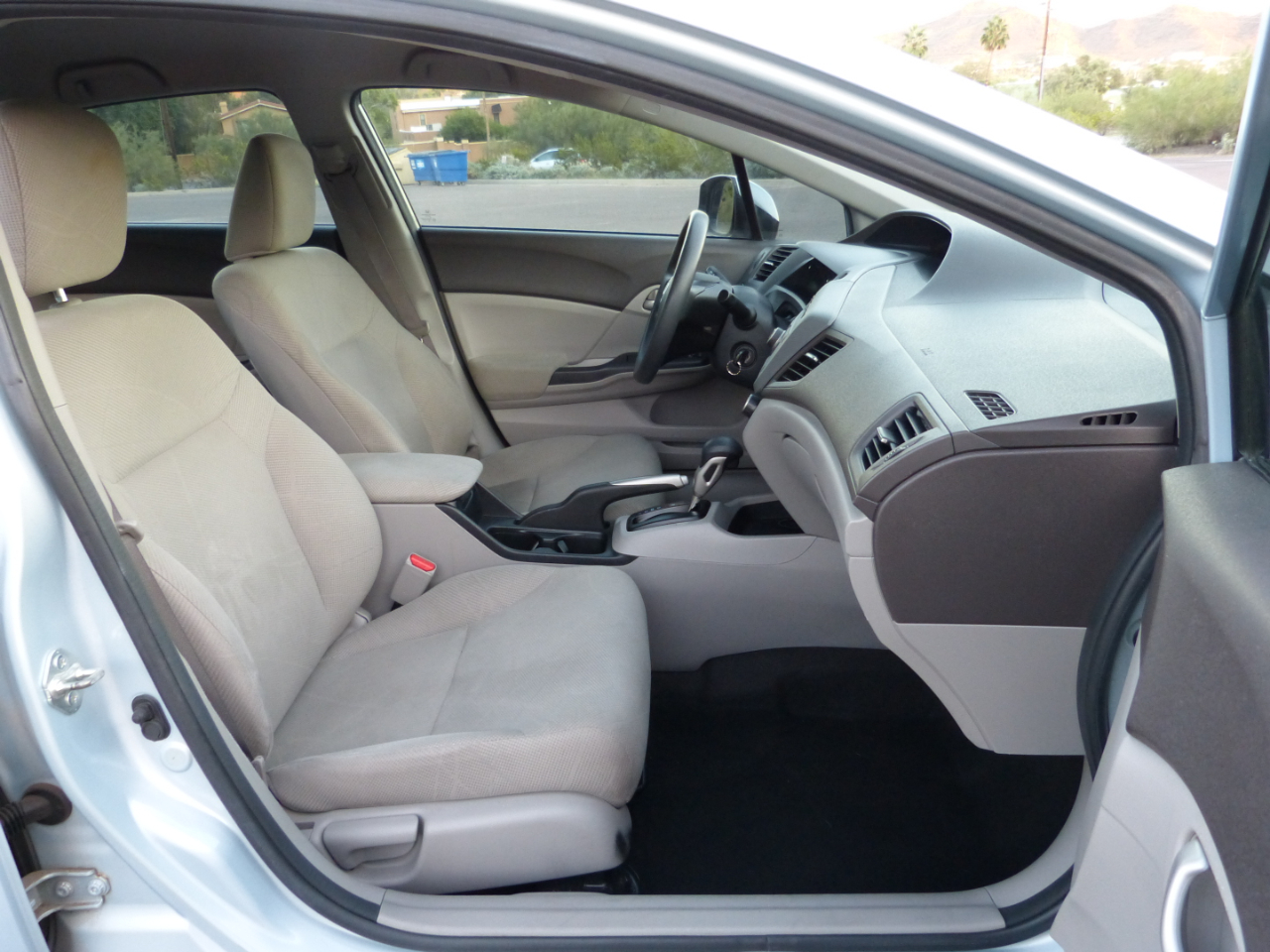 Honda Civic LX Sedan 5-Speed AT 2012 Honda Civic LX Sedan 5-Speed AT 2012