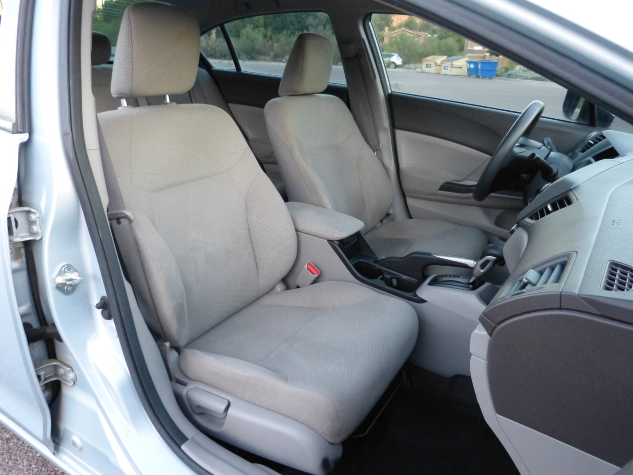 Honda Civic LX Sedan 5-Speed AT 2012 Honda Civic LX Sedan 5-Speed AT 2012