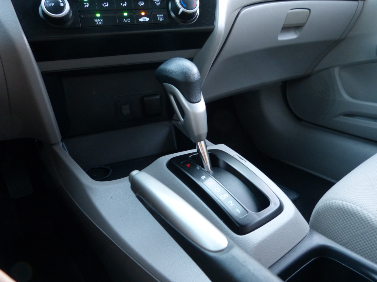 Honda Civic LX Sedan 5-Speed AT 2012 Honda Civic LX Sedan 5-Speed AT 2012