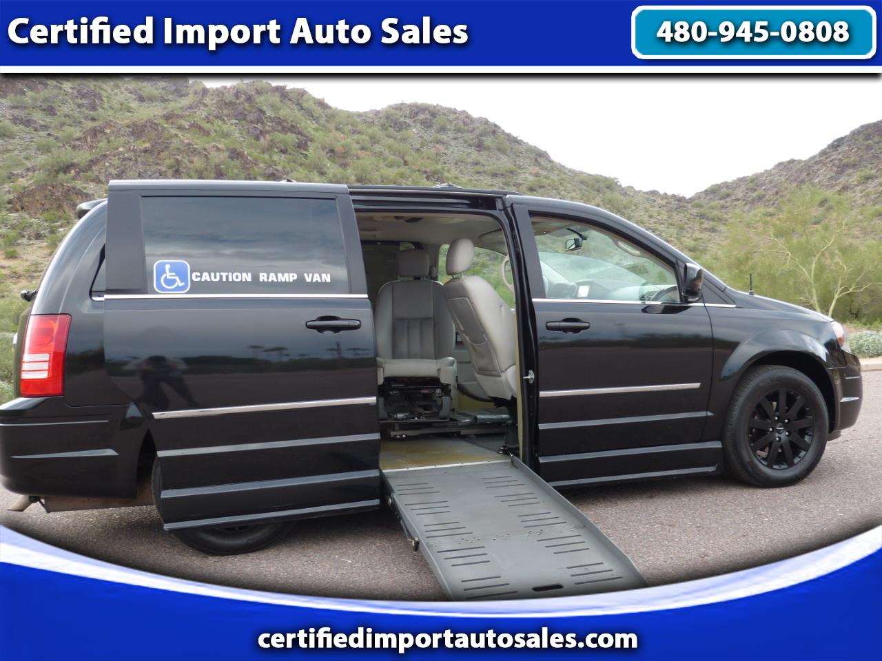 2009 Chrysler Town & Country Wheelchair Handicap