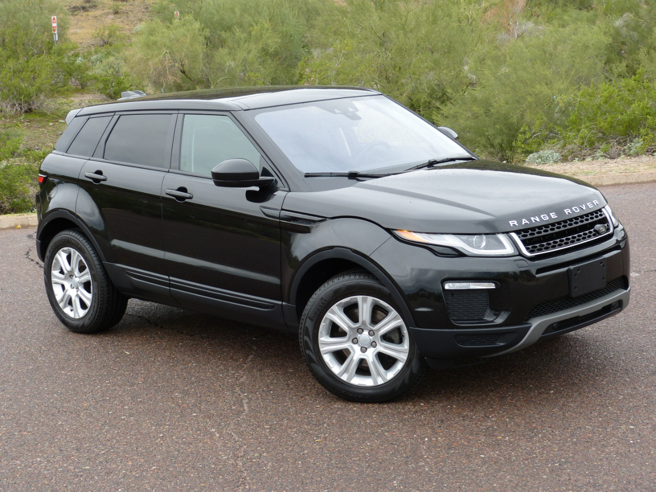 2018 Land Rover Range Rover Evoque SE photo 2