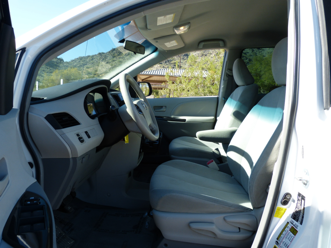 Toyota Sienna FWD 7-Passenger V6 2013