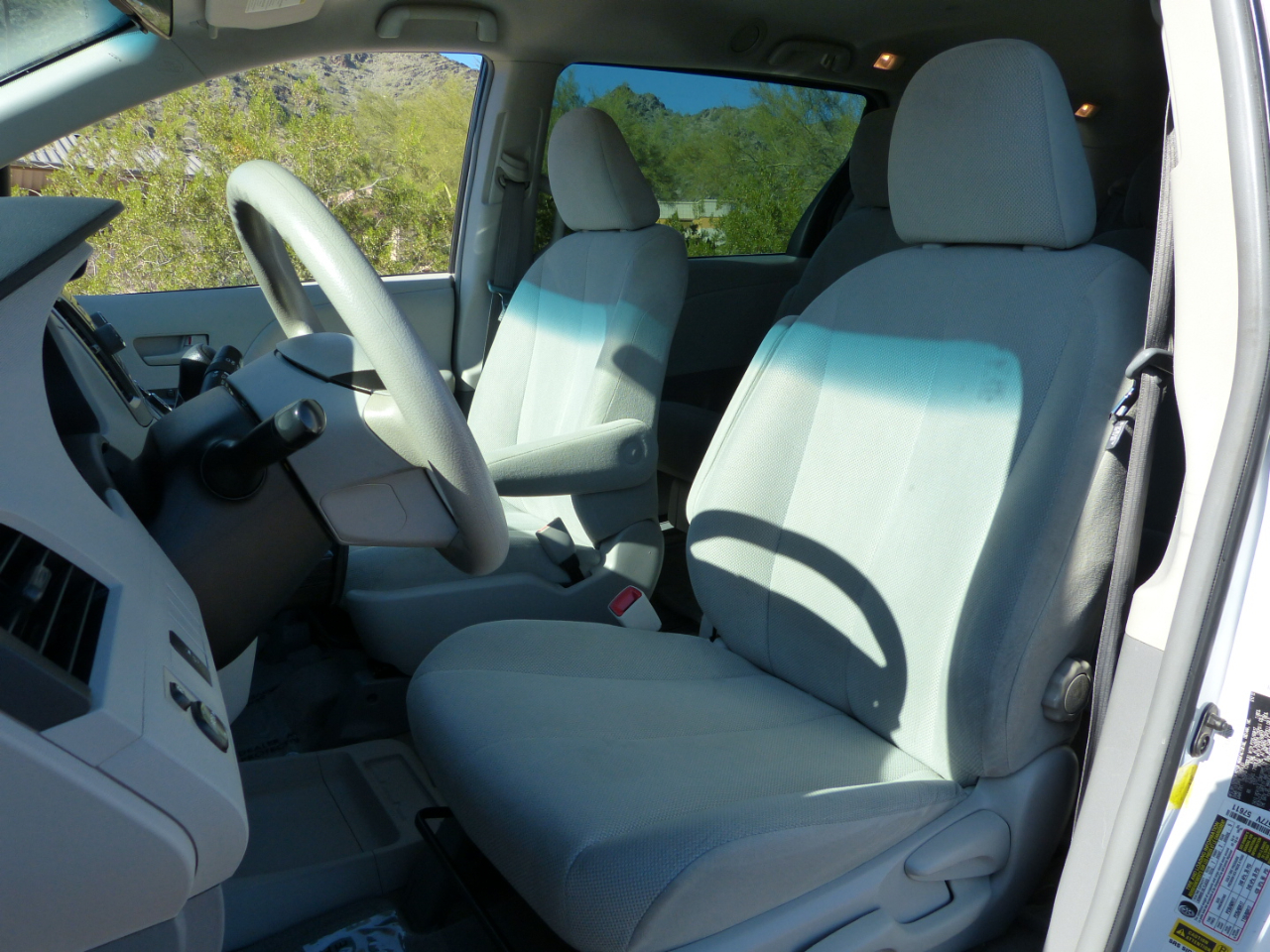 Toyota Sienna FWD 7-Passenger V6 2013