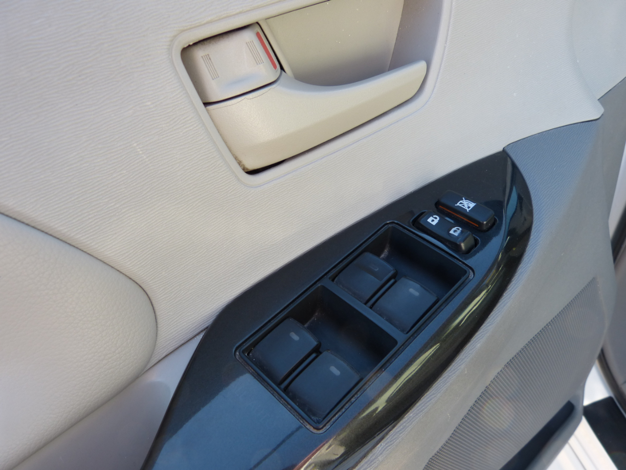 Toyota Sienna FWD 7-Passenger V6 2013