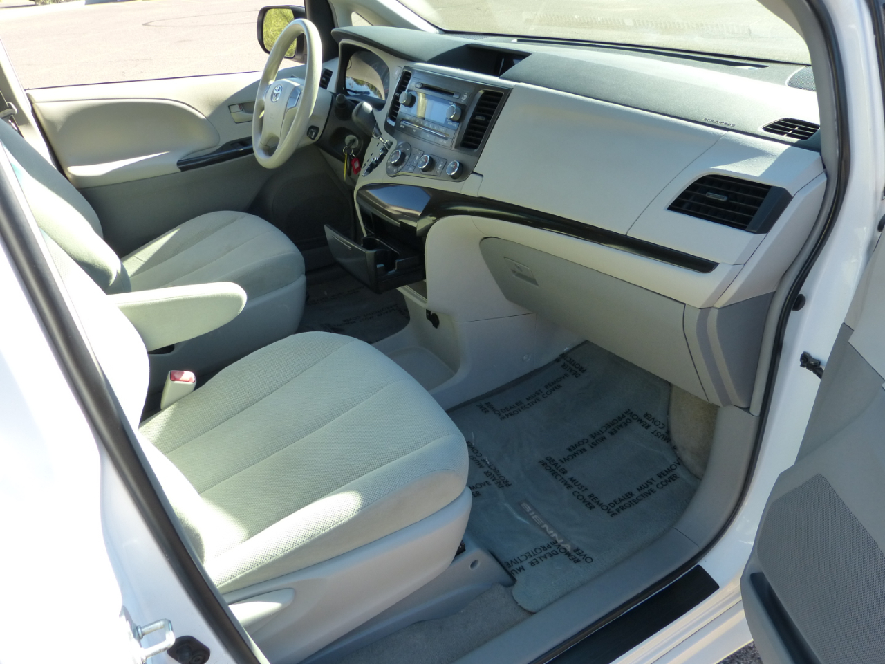 Toyota Sienna FWD 7-Passenger V6 2013