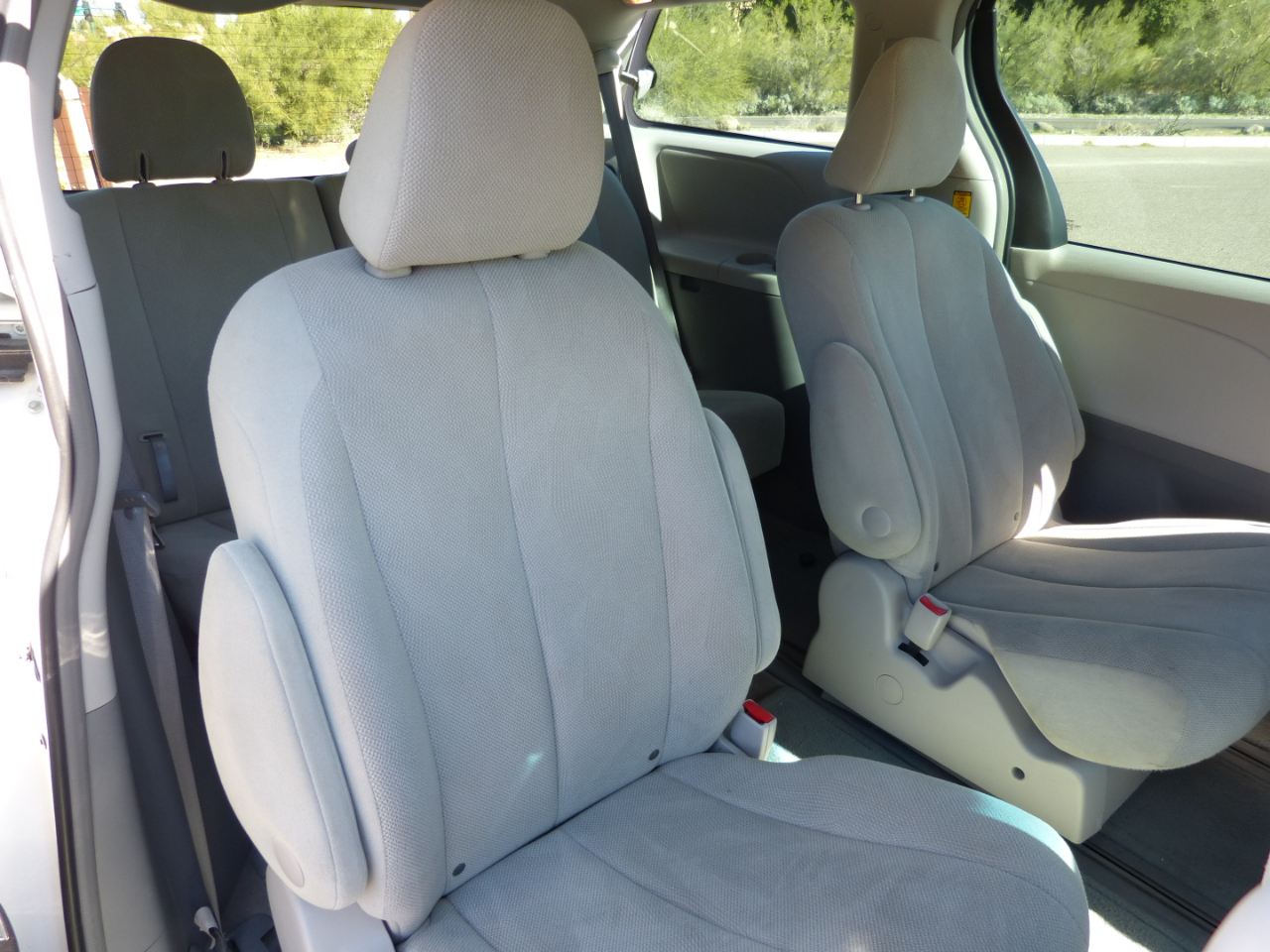 Toyota Sienna FWD 7-Passenger V6 2013