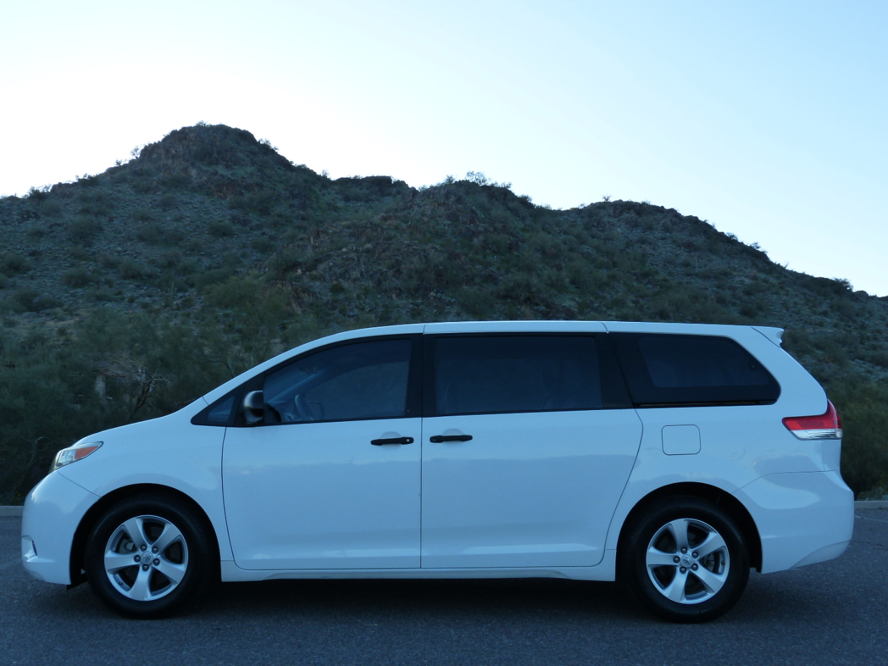 Toyota Sienna FWD 7-Passenger V6 2014