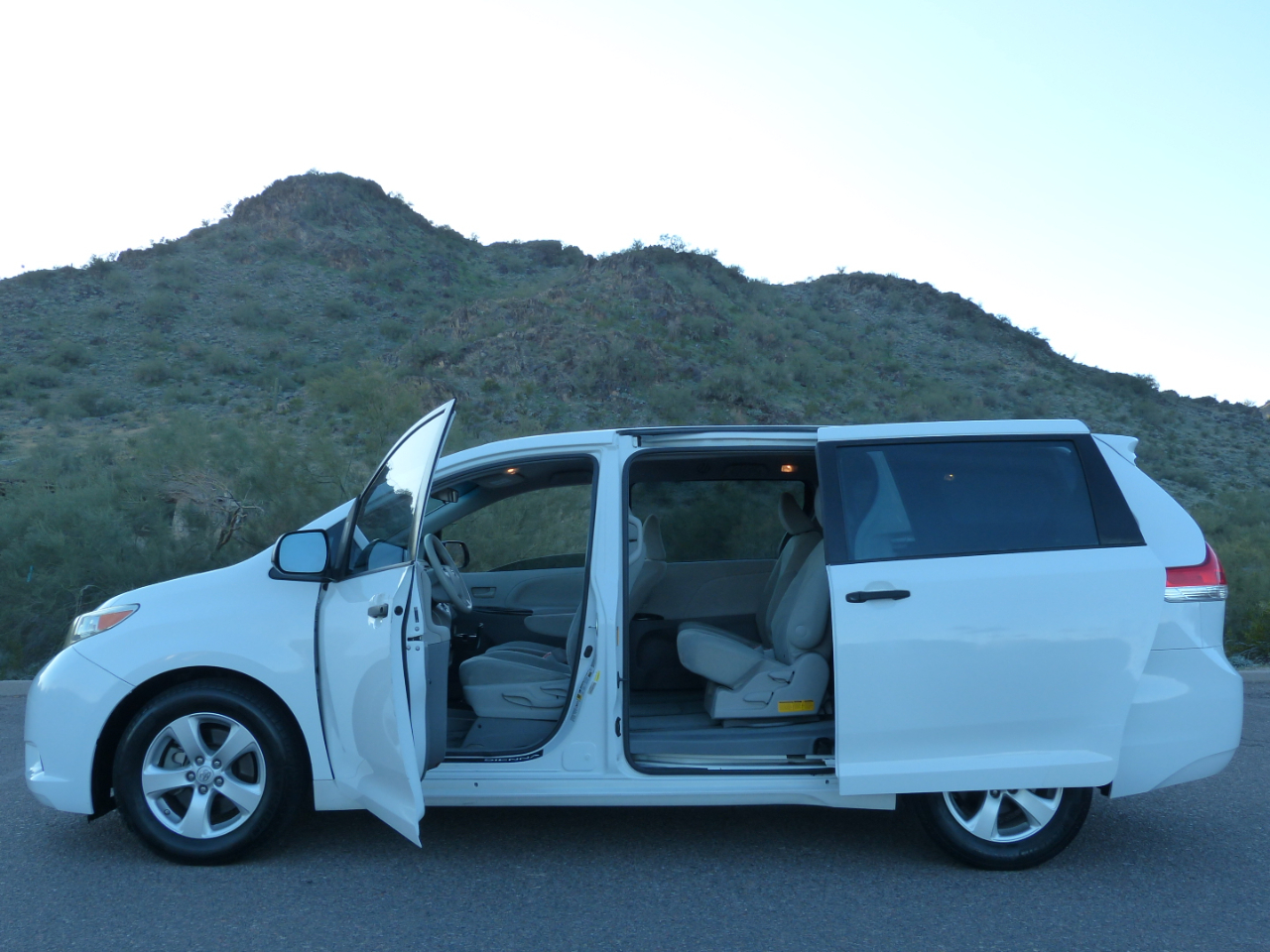 Toyota Sienna FWD 7-Passenger V6 2014