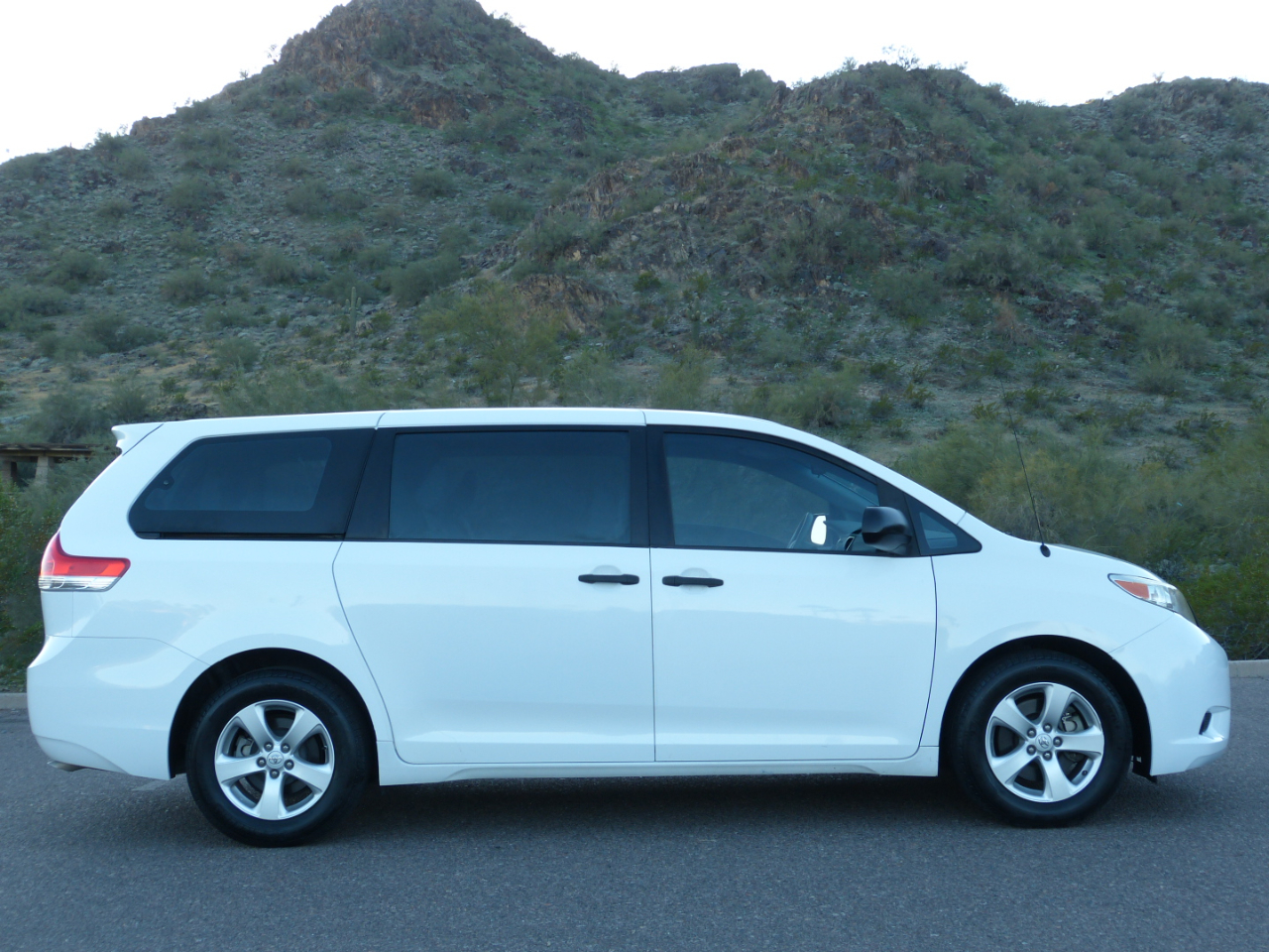 Toyota Sienna FWD 7-Passenger V6 2014