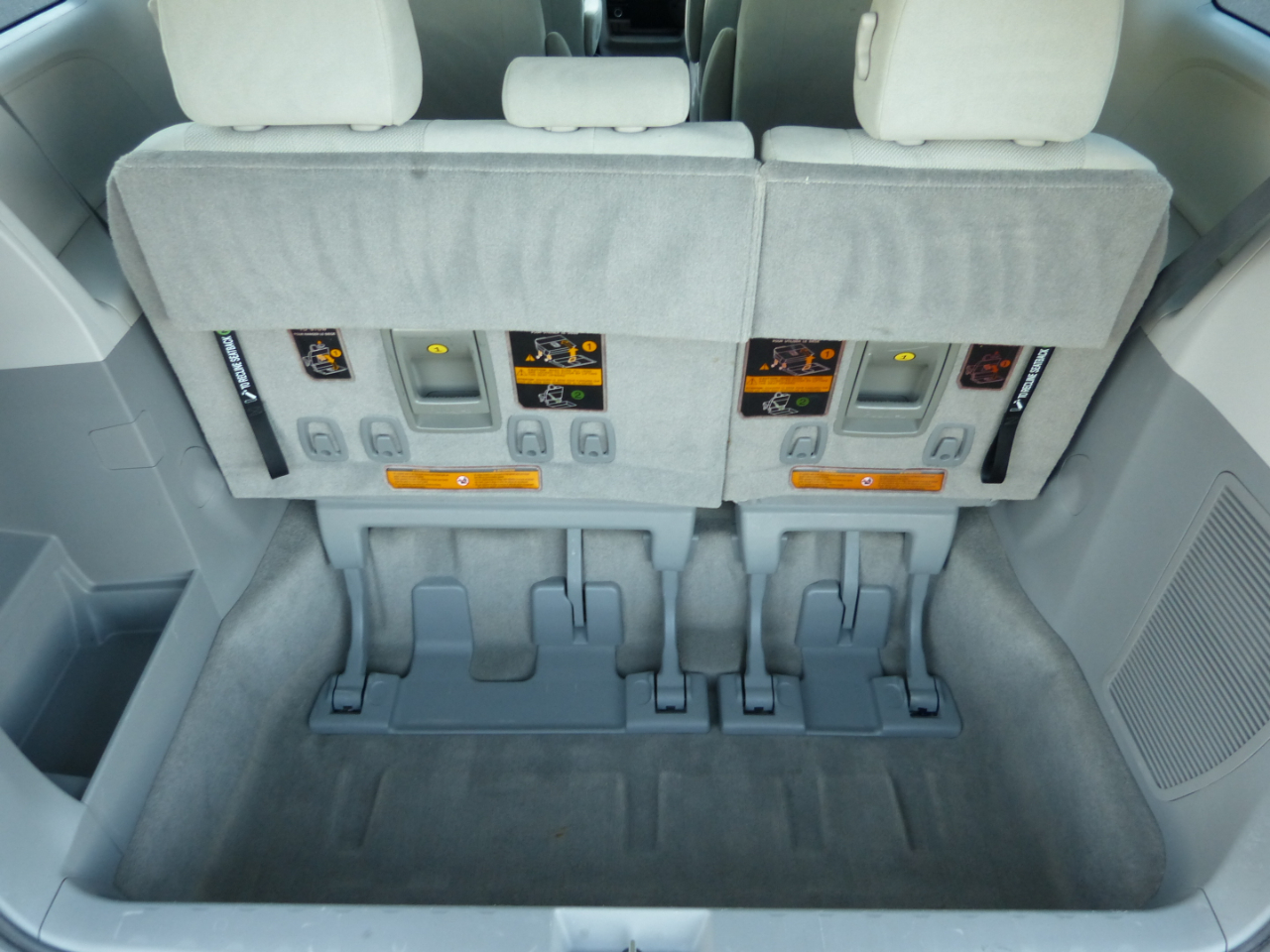 Toyota Sienna FWD 7-Passenger V6 2014