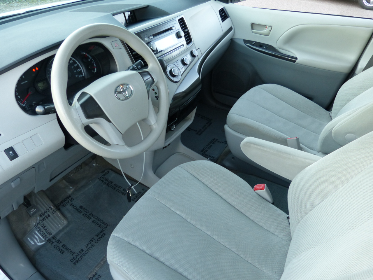 Toyota Sienna FWD 7-Passenger V6 2014