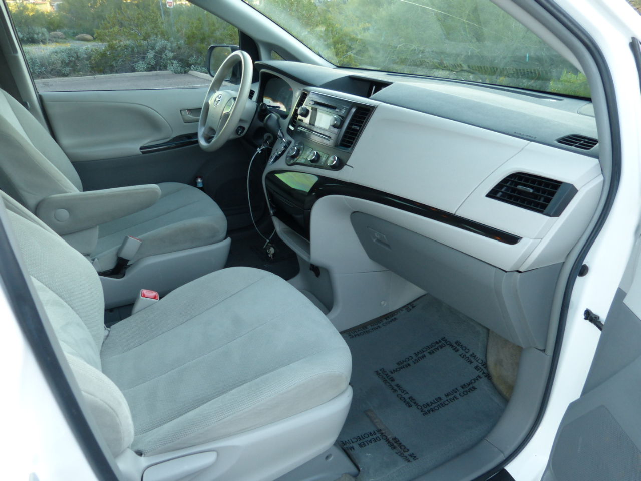 Toyota Sienna FWD 7-Passenger V6 2014