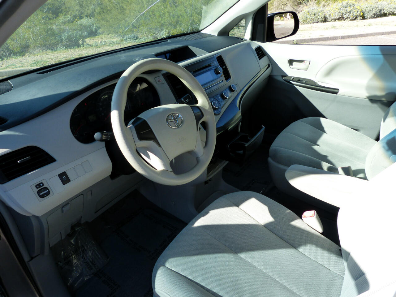 Toyota Sienna FWD 7-Passenger V6 2014