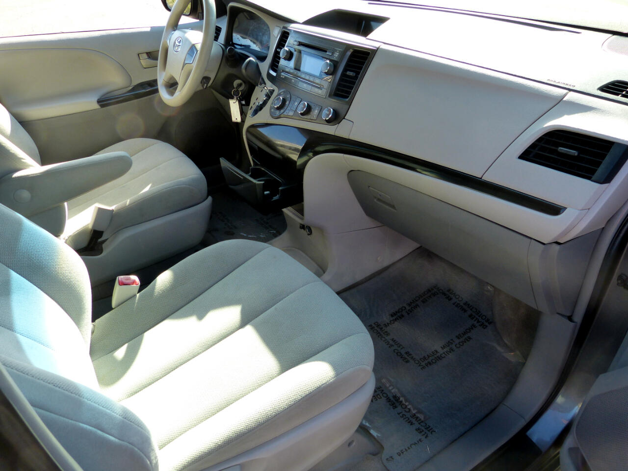 Toyota Sienna FWD 7-Passenger V6 2014