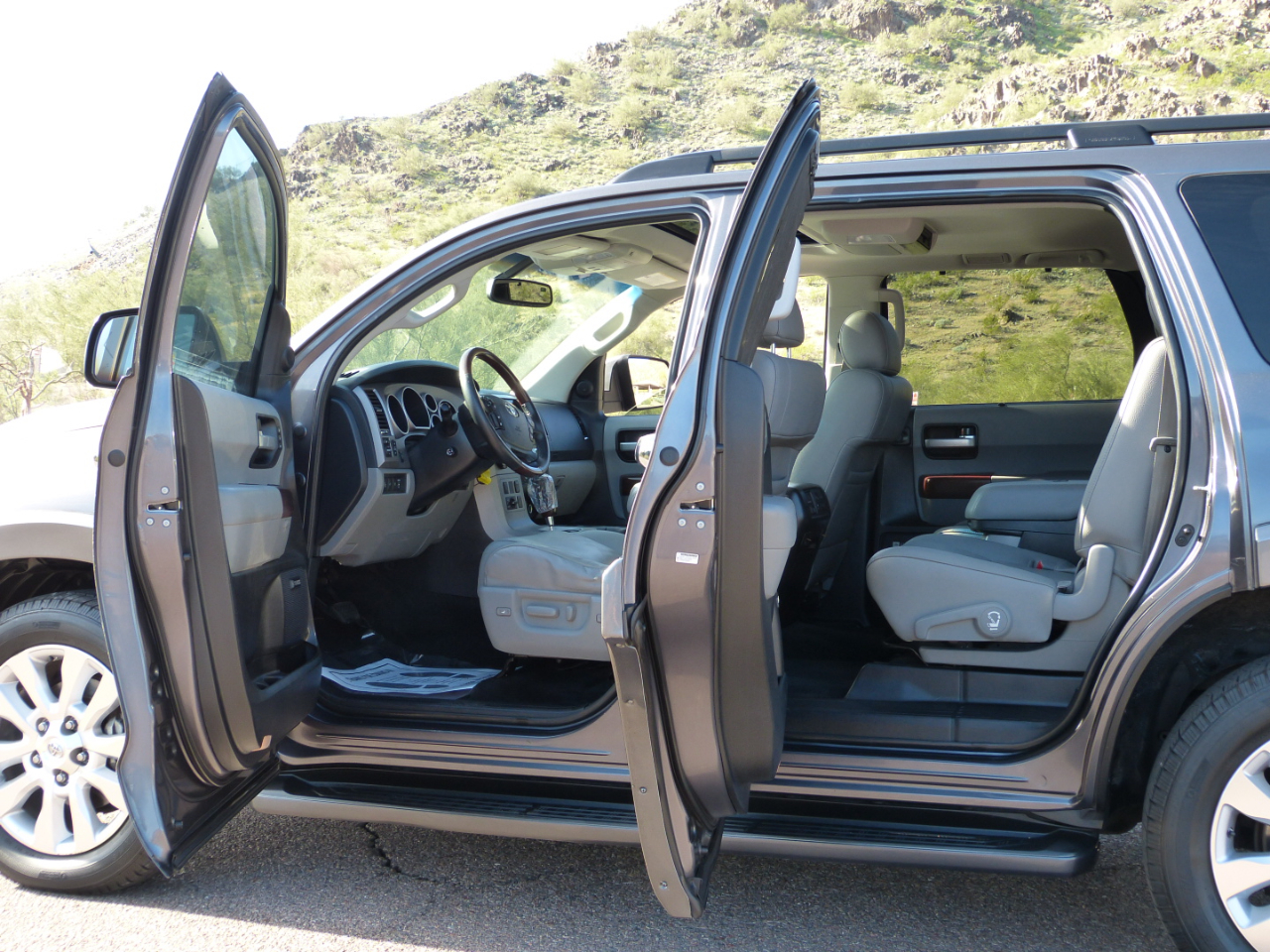 Toyota Sequoia Plantium 2WD 2012