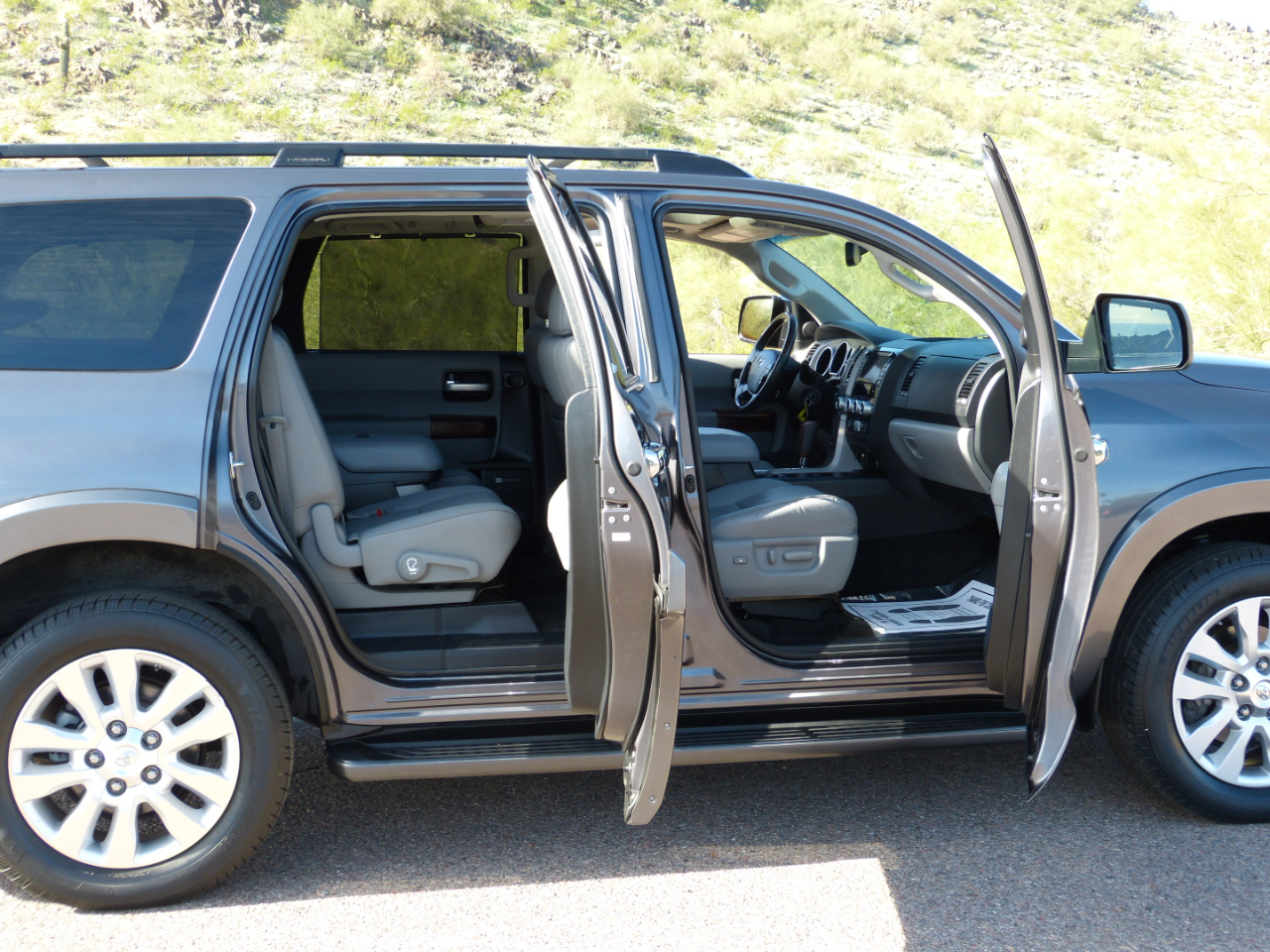 Toyota Sequoia Plantium 2WD 2012