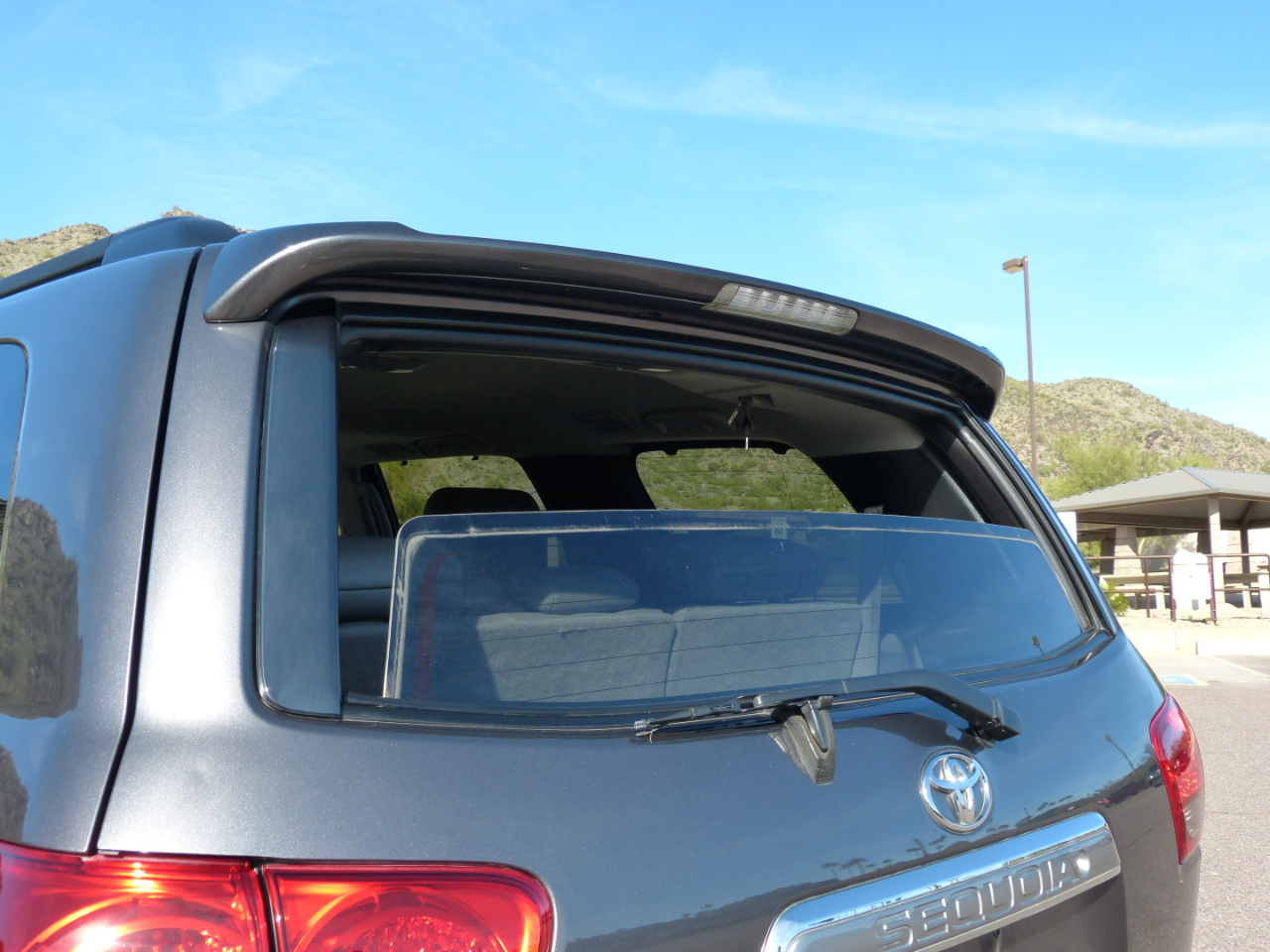 Toyota Sequoia Plantium 2WD 2012