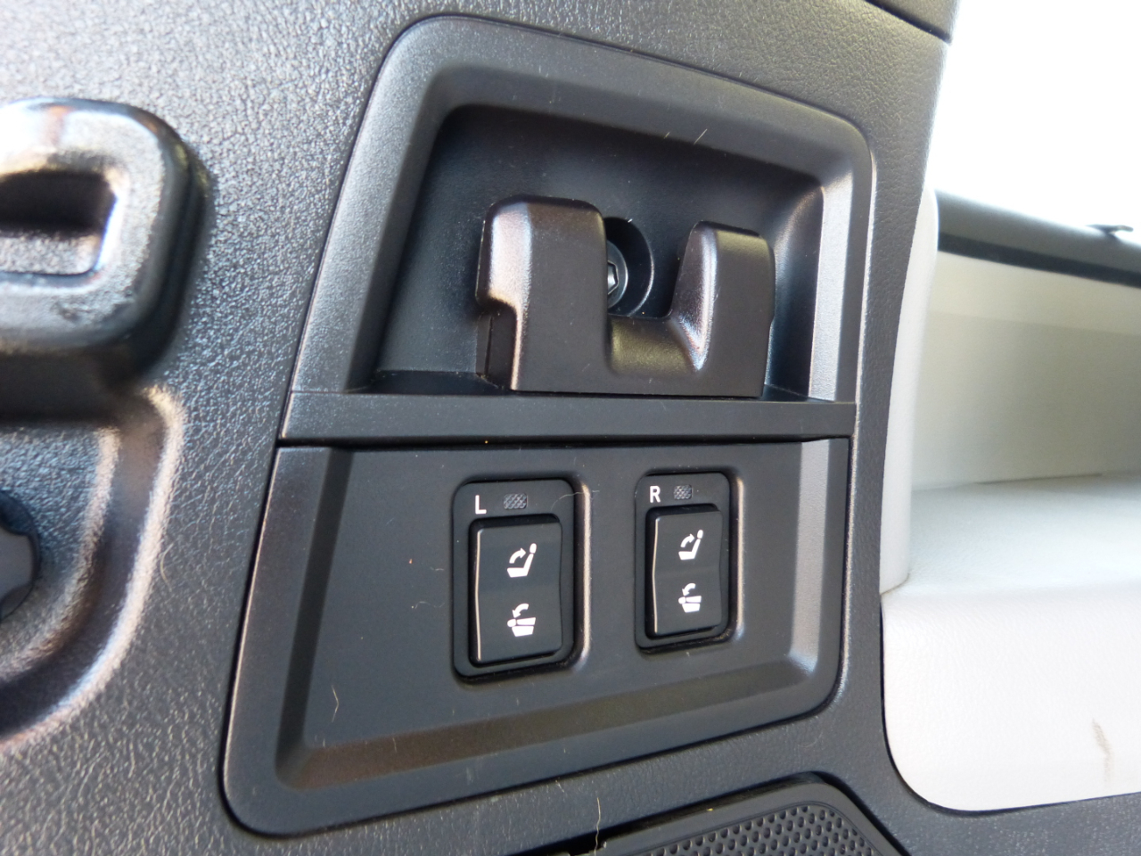 Toyota Sequoia Plantium 2WD 2012