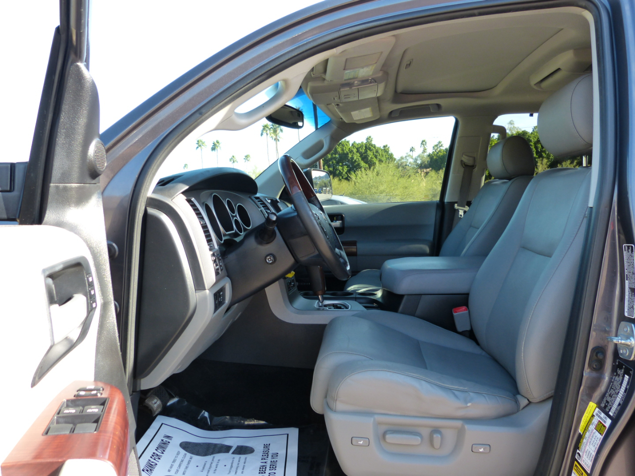 Toyota Sequoia Plantium 2WD 2012