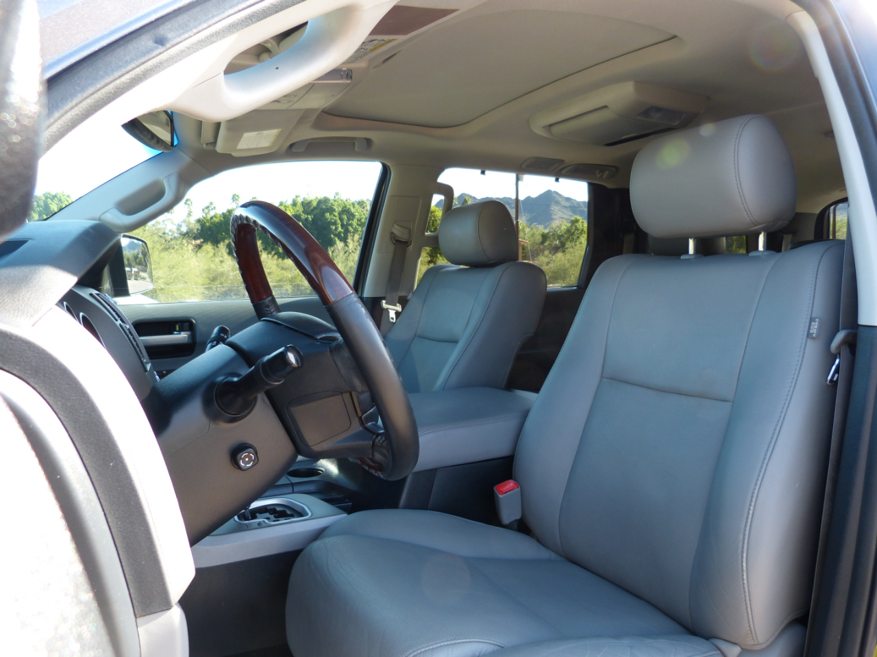 Toyota Sequoia Plantium 2WD 2012