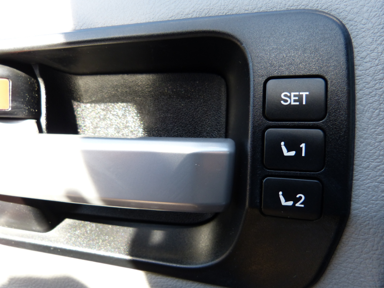 Toyota Sequoia Plantium 2WD 2012