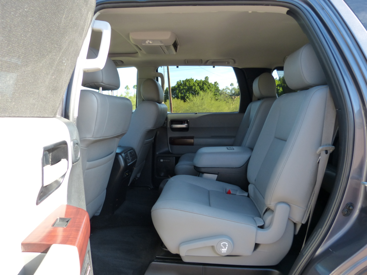 Toyota Sequoia Plantium 2WD 2012