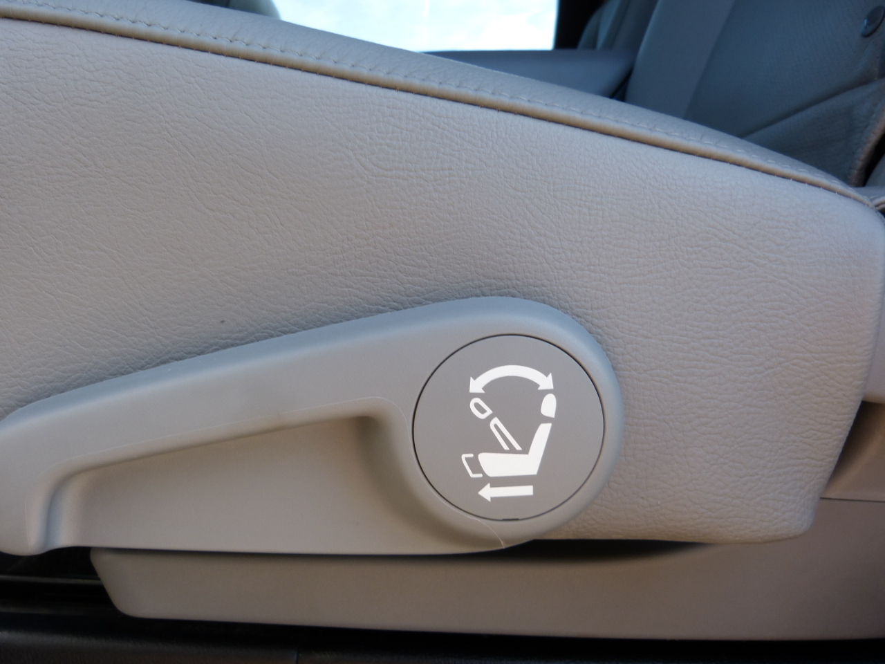 Toyota Sequoia Plantium 2WD 2012