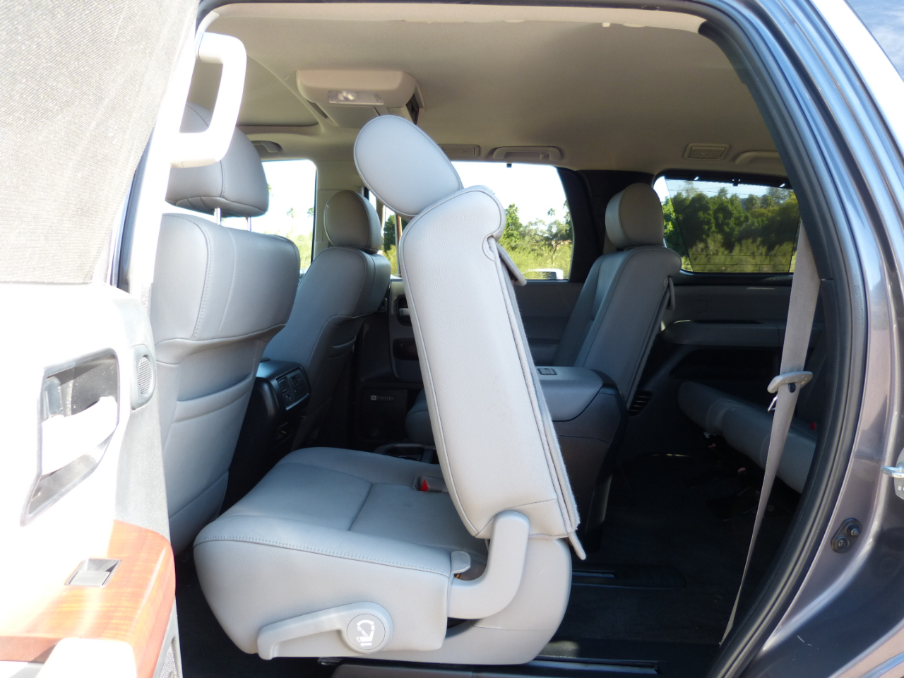 Toyota Sequoia Plantium 2WD 2012