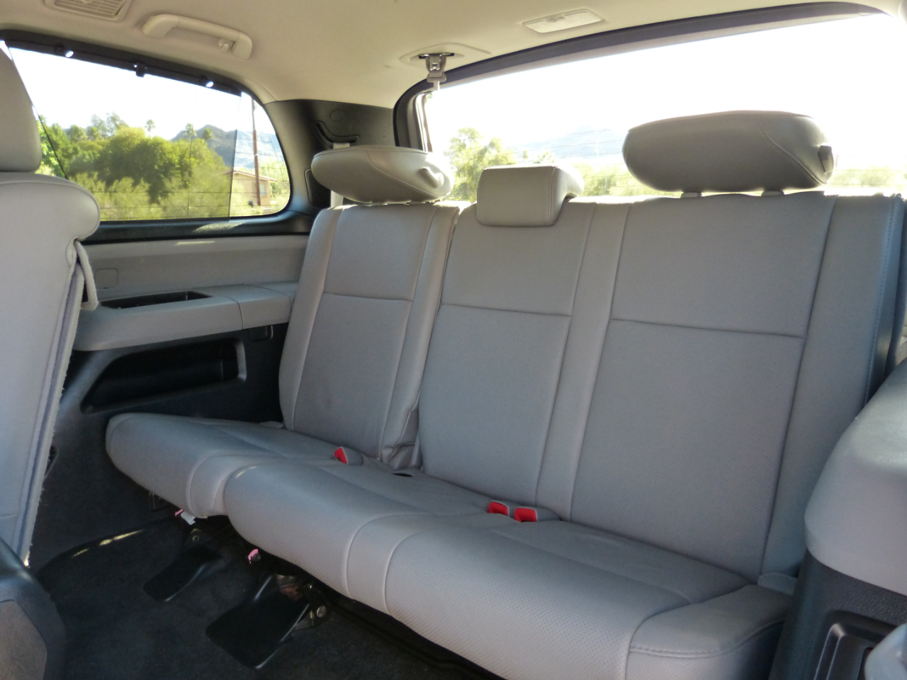 Toyota Sequoia Plantium 2WD 2012