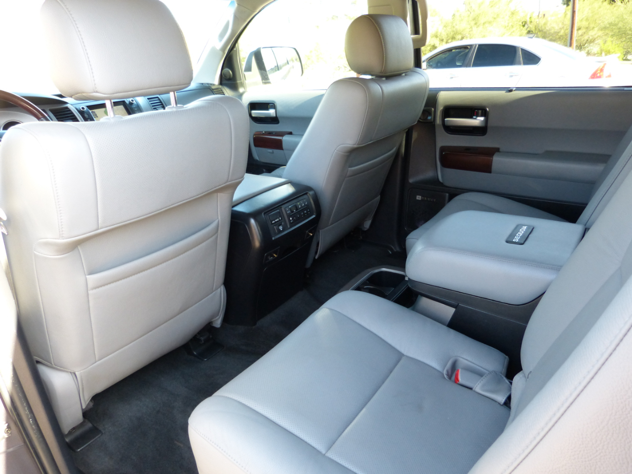 Toyota Sequoia Plantium 2WD 2012