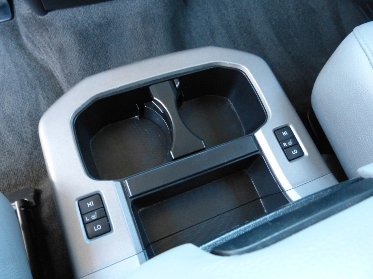 Toyota Sequoia Plantium 2WD 2012