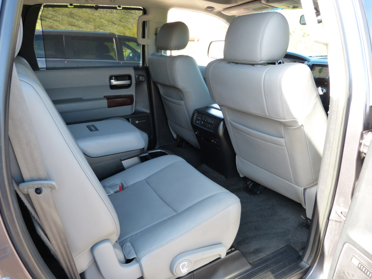 Toyota Sequoia Plantium 2WD 2012