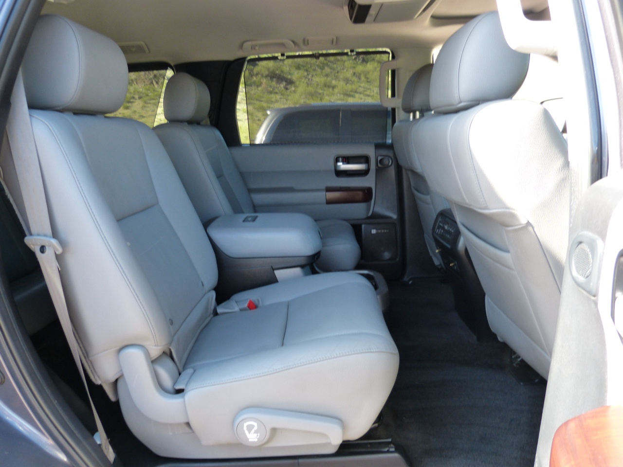 Toyota Sequoia Plantium 2WD 2012