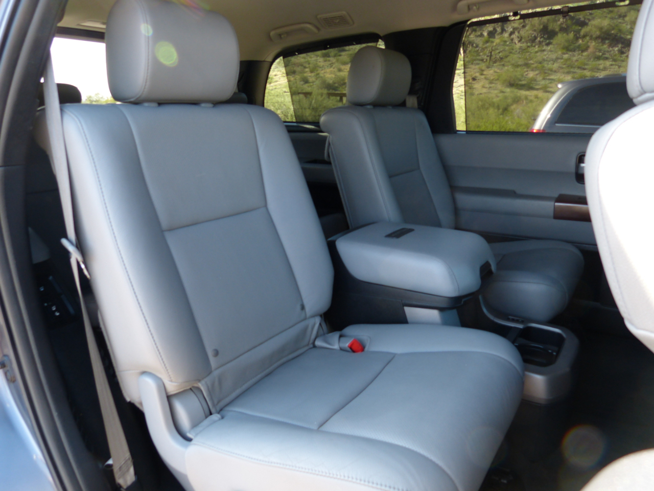 Toyota Sequoia Plantium 2WD 2012