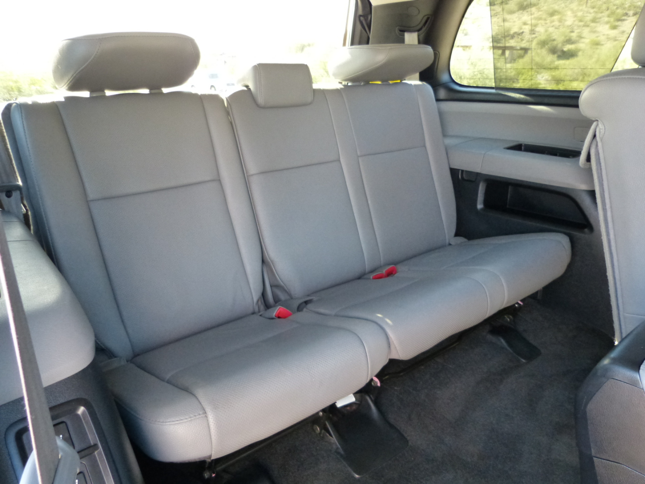 Toyota Sequoia Plantium 2WD 2012