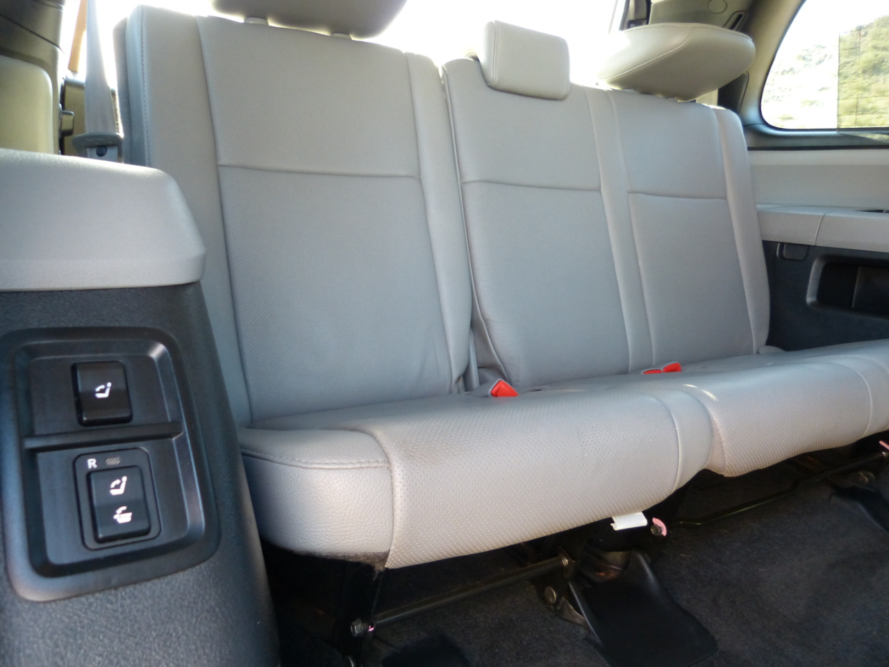 Toyota Sequoia Plantium 2WD 2012